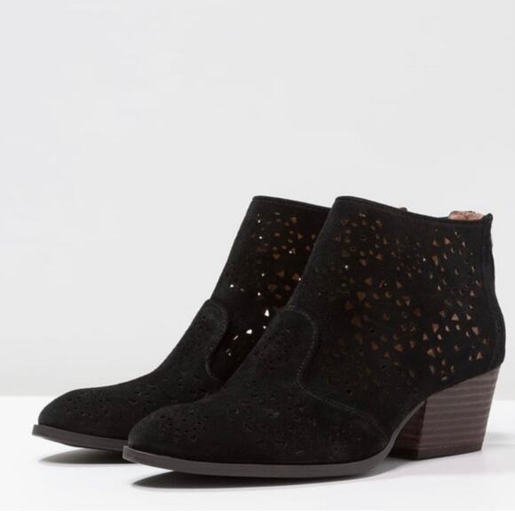 Franco Sarto Black Suede Ashlee Laser Cut Block Heel Ankle Boots 6 - Picture 10 of 10